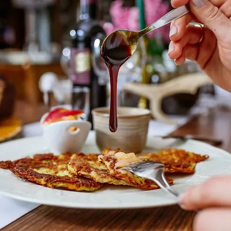 Haus Nachtigall - מלון